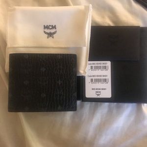 *SOLD* Men’s McM wallet